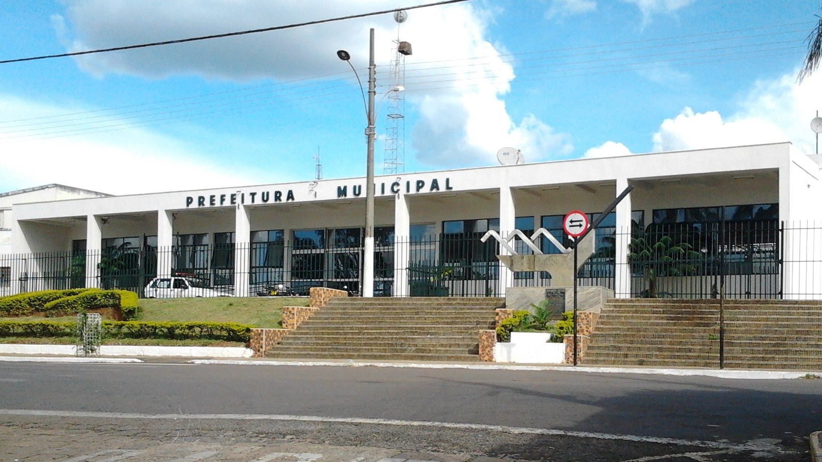 Fachada da sede da Prefeitura Municipal de Três Pontas