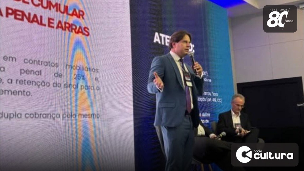 Diogo Garcia Gomes durante a palestra sobre cláusula penal e arras, na 1ª Conferência Estadual da Advocacia Imobiliária, em Belo Horizonte