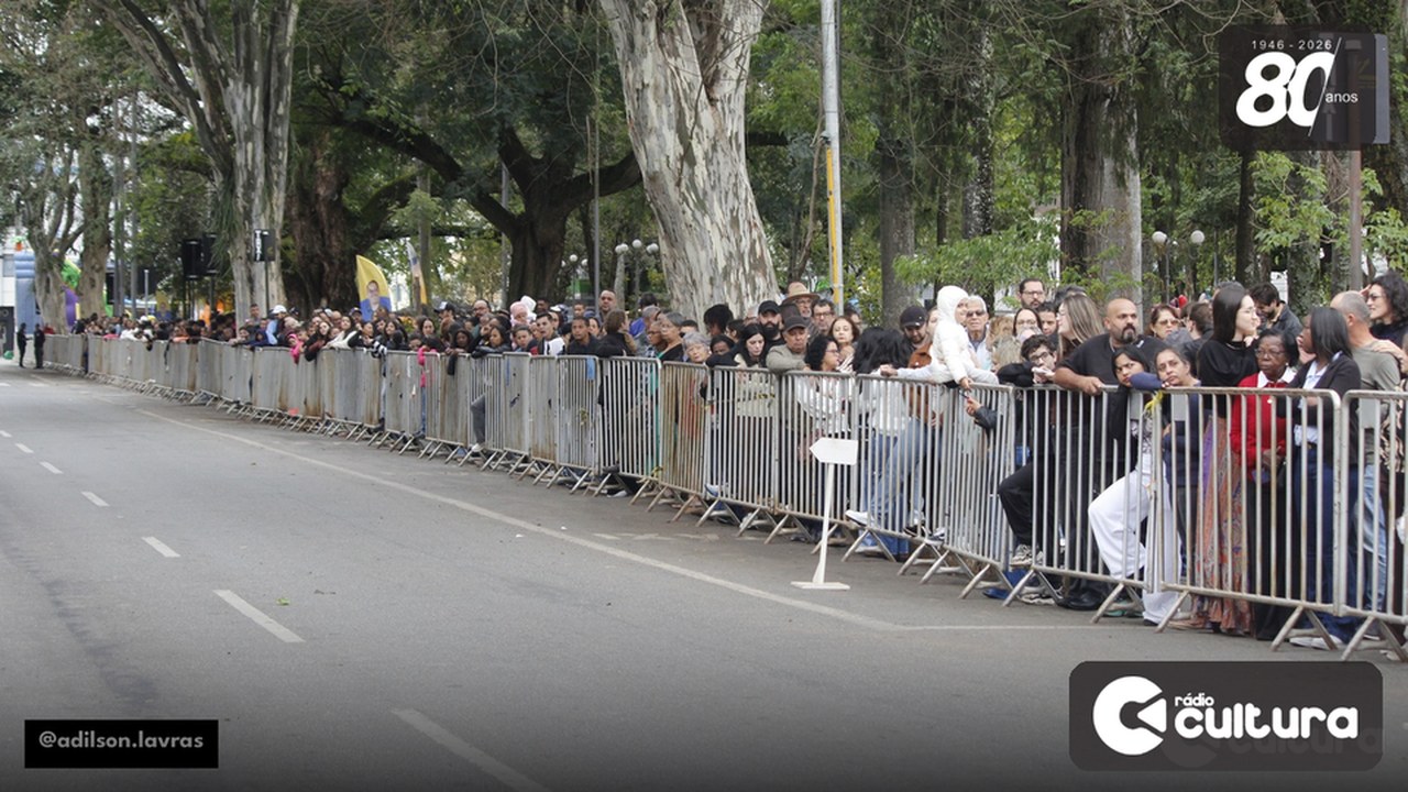 Desfile de 7 de Setembro faz um minuto de silêncio em memória de Pedro Henrique, e a Fadoma celebra 30 anos em Lavras