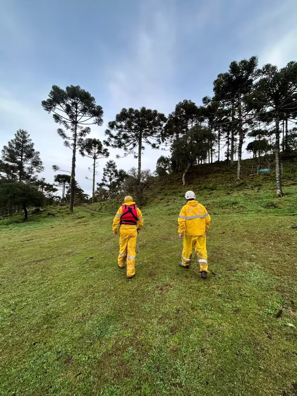 Equipes de resgate durante as buscas na Serra Catarinense