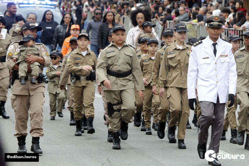 Ato cívico e desfile de 7 de Setembro no centro de Lavras