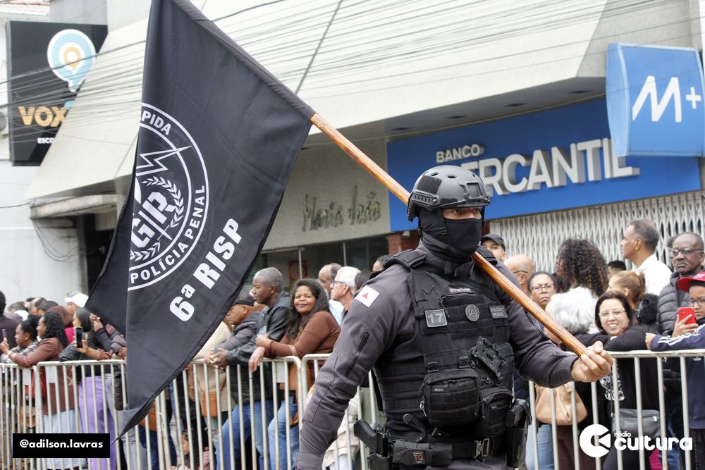Ato cívico e desfile de 7 de Setembro no centro de Lavras