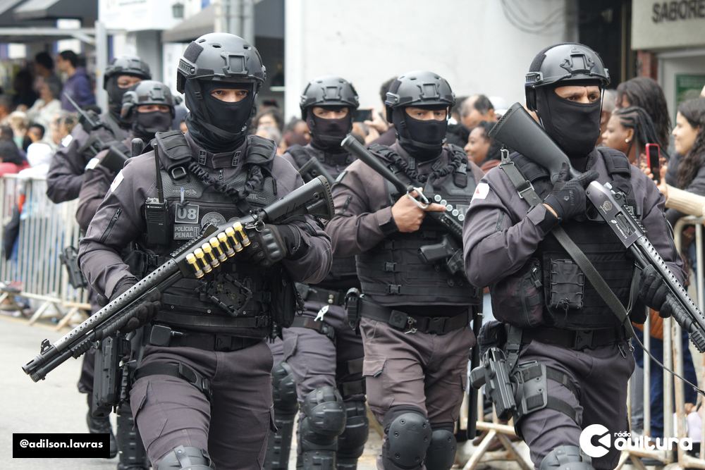 Ato cívico e desfile de 7 de Setembro no centro de Lavras