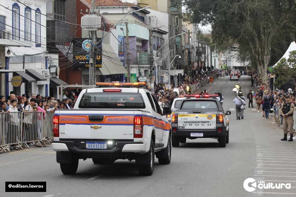 Ato cívico e desfile de 7 de Setembro no centro de Lavras