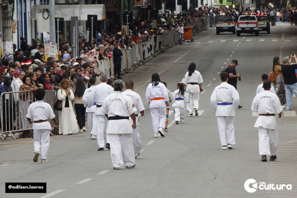 Ato cívico e desfile de 7 de Setembro no centro de Lavras