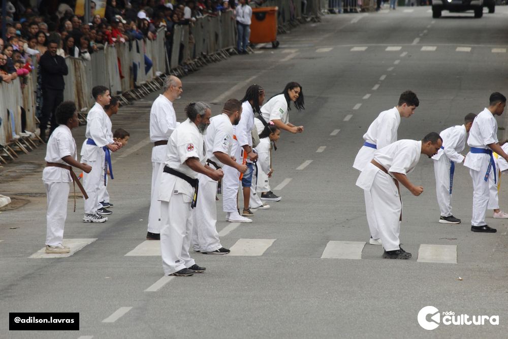 Ato cívico e desfile de 7 de Setembro no centro de Lavras