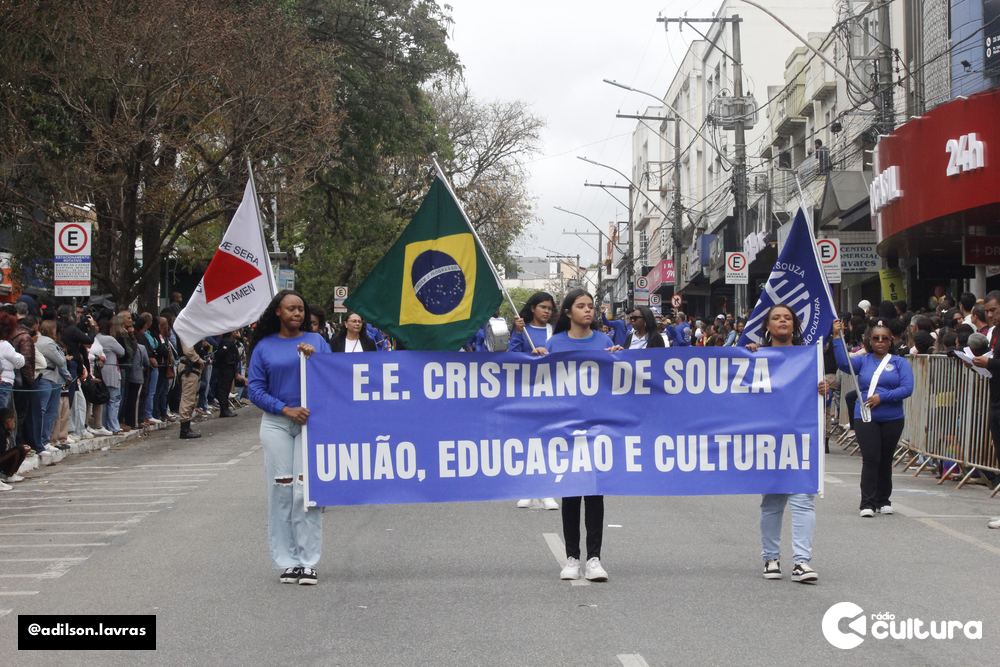 Ato cívico e desfile de 7 de Setembro no centro de Lavras
