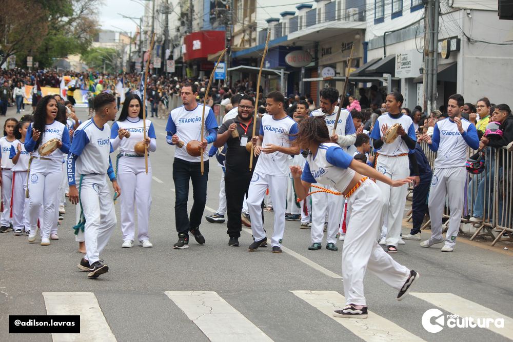 Ato cívico e desfile de 7 de Setembro no centro de Lavras