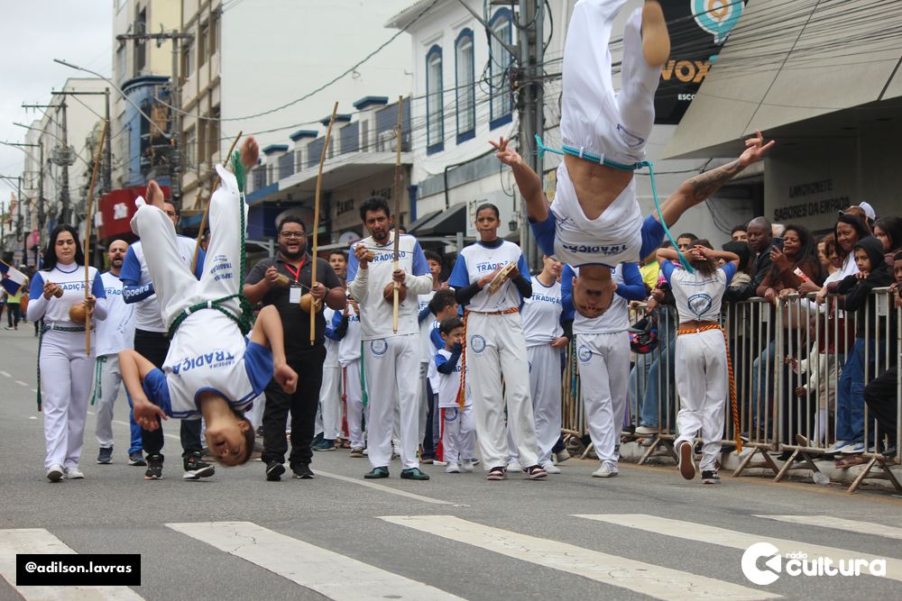 Ato cívico e desfile de 7 de Setembro no centro de Lavras