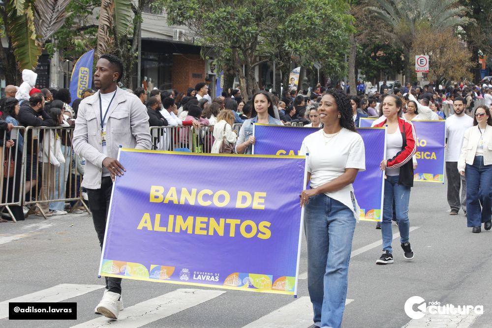 Ato cívico e desfile de 7 de Setembro no centro de Lavras