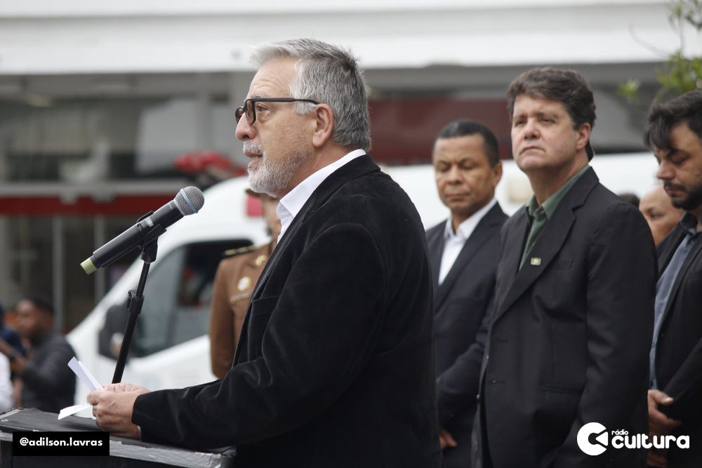 Dr. Alysson Massote Carvalho, diretor do Instituto Gammon e orador oficial, discursa diante das autoridades