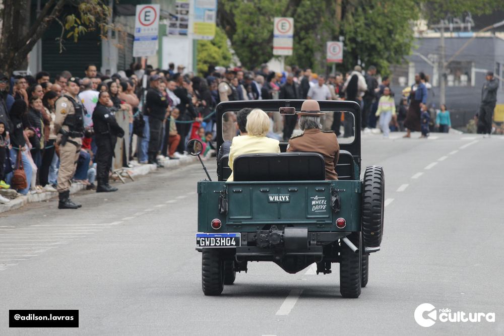 Homenagem a Pedro Henrique Evangelista Ribeiro no desfile de 7 de Setembro em Lavras