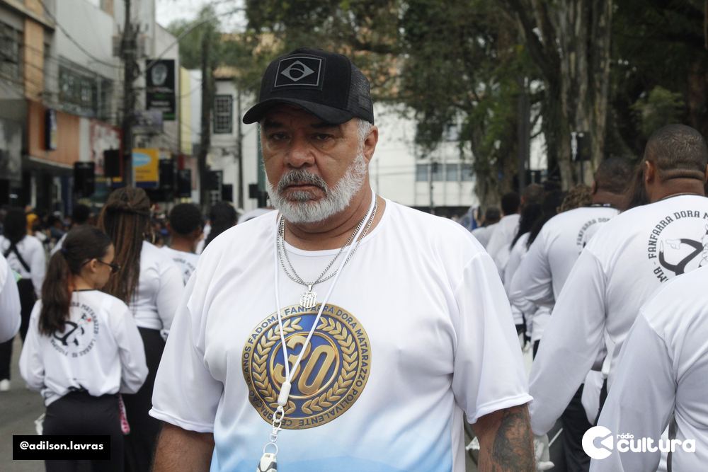 O músico Geo Barbosa, maestro da Fadoma, que conduziu a homenagem a Pedro Henrique