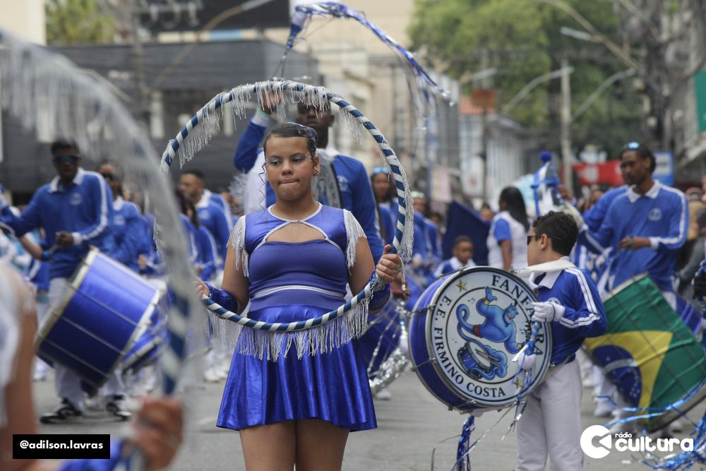Escolas, entidades e forças de segurança no desfile de 7 de Setembro em Lavras