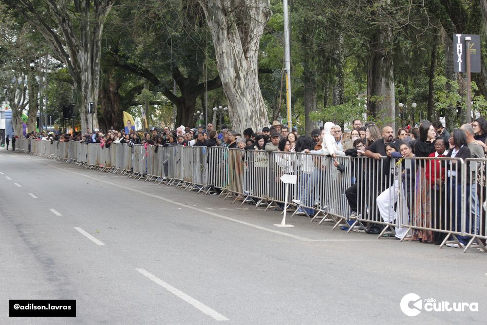 Escolas, entidades e forças de segurança no desfile de 7 de Setembro em Lavras