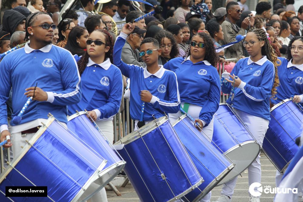 Escolas, entidades e forças de segurança no desfile de 7 de Setembro em Lavras