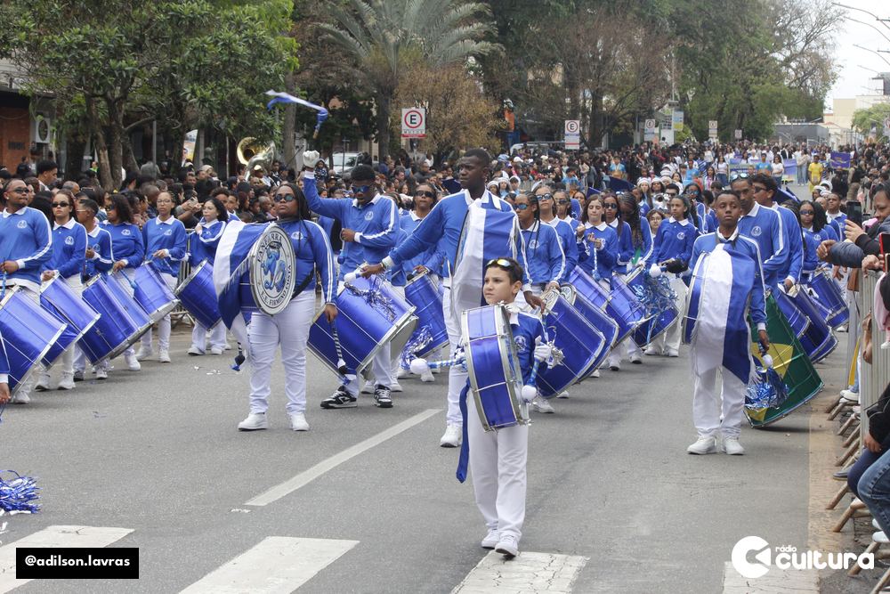 Escolas, entidades e forças de segurança no desfile de 7 de Setembro em Lavras
