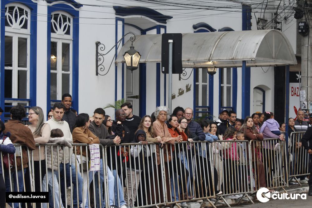 Escolas, entidades e forças de segurança no desfile de 7 de Setembro em Lavras