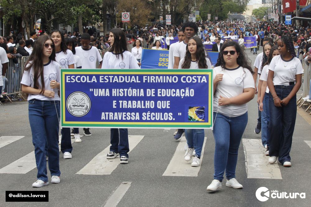 Escolas, entidades e forças de segurança no desfile de 7 de Setembro em Lavras