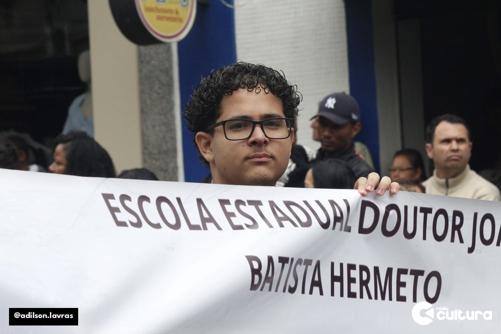 Escolas, entidades e forças de segurança no desfile de 7 de Setembro em Lavras