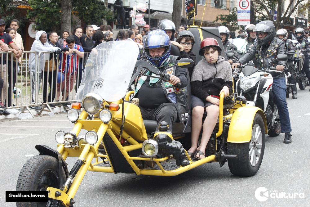 Escolas, entidades e forças de segurança no desfile de 7 de Setembro em Lavras