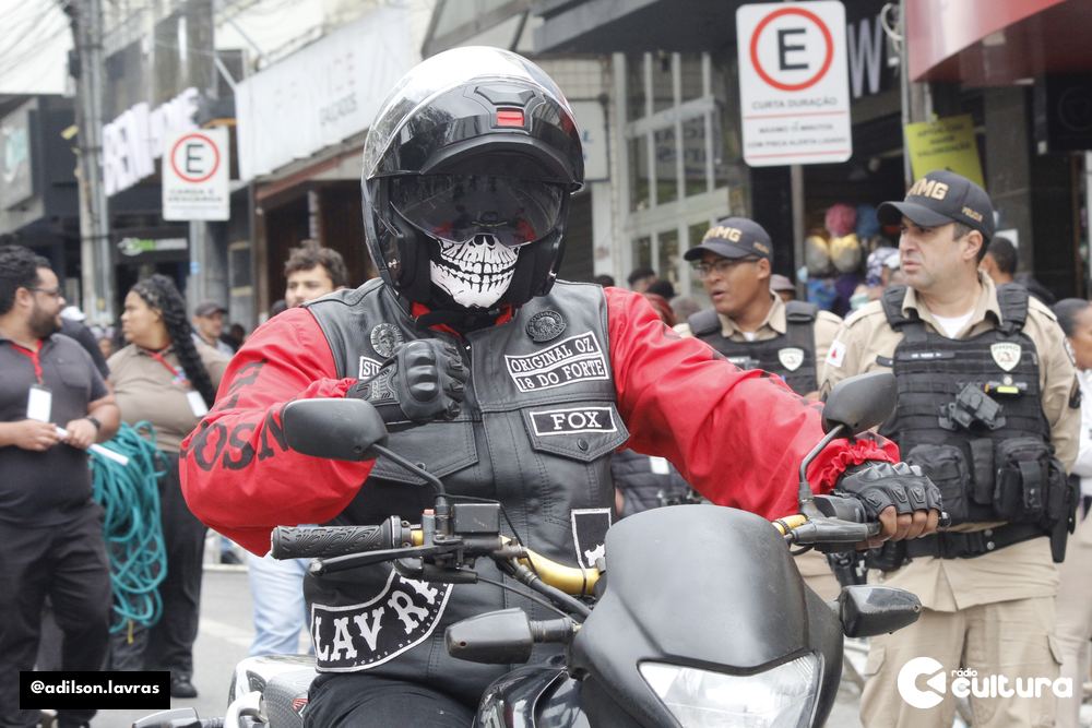 Escolas, entidades e forças de segurança no desfile de 7 de Setembro em Lavras