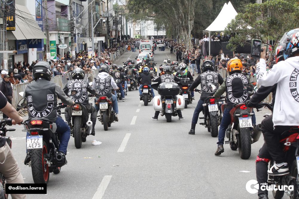 Escolas, entidades e forças de segurança no desfile de 7 de Setembro em Lavras