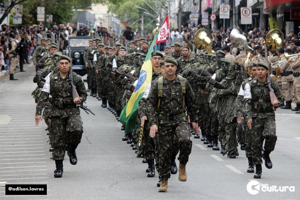 Escolas, entidades e forças de segurança no desfile de 7 de Setembro em Lavras
