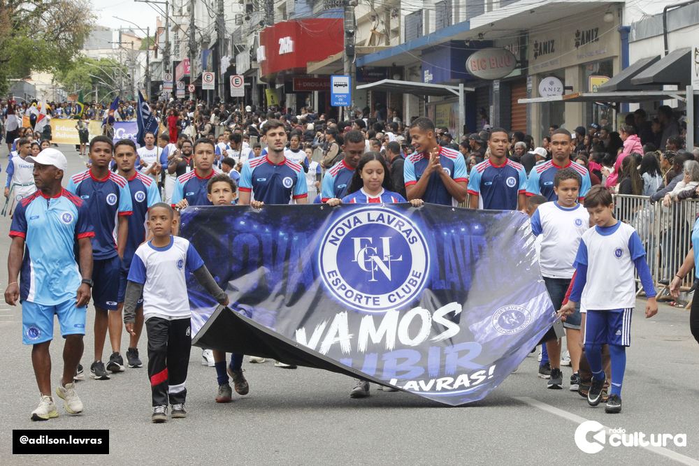 Escolas, entidades e forças de segurança no desfile de 7 de Setembro em Lavras