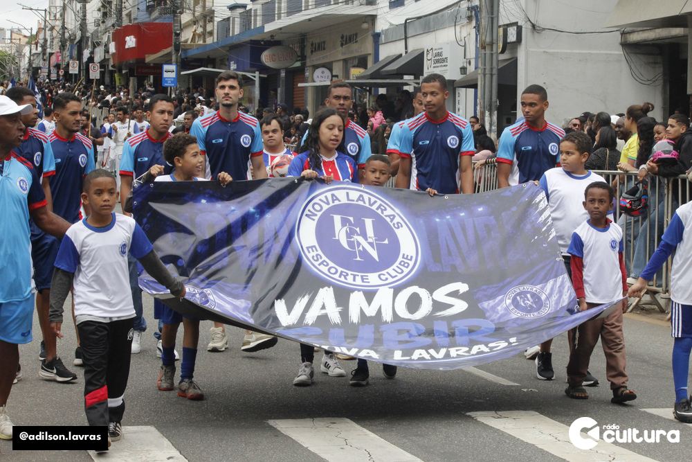 Escolas, entidades e forças de segurança no desfile de 7 de Setembro em Lavras