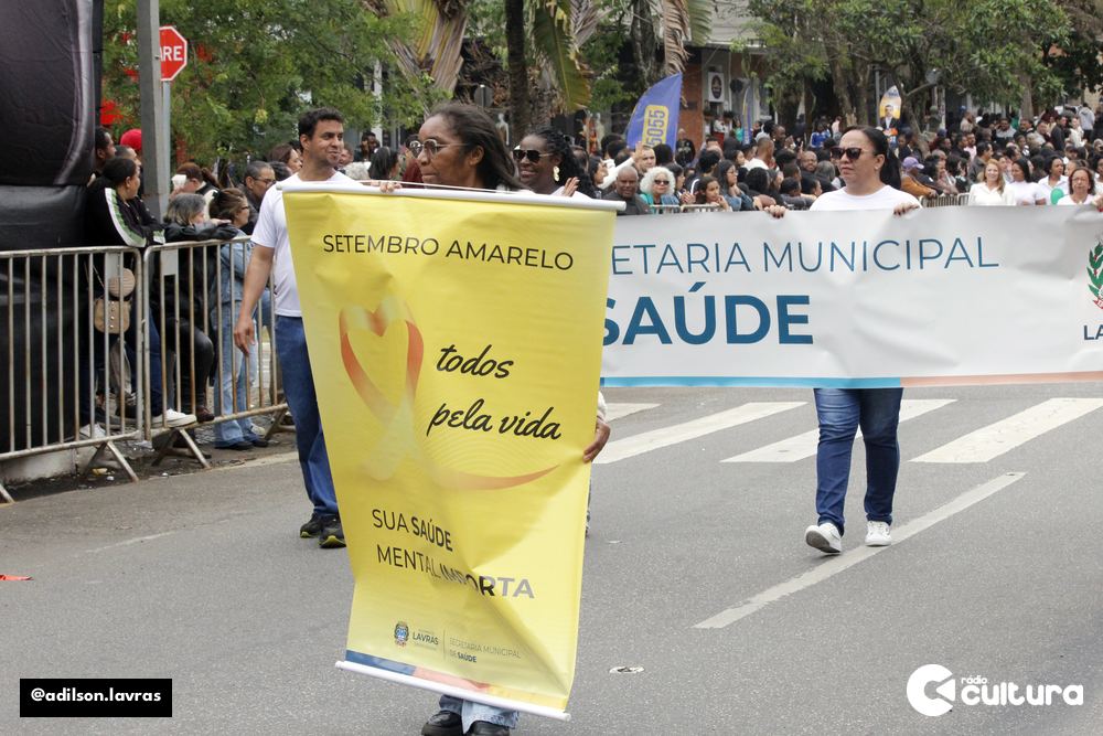 Escolas, entidades e forças de segurança no desfile de 7 de Setembro em Lavras