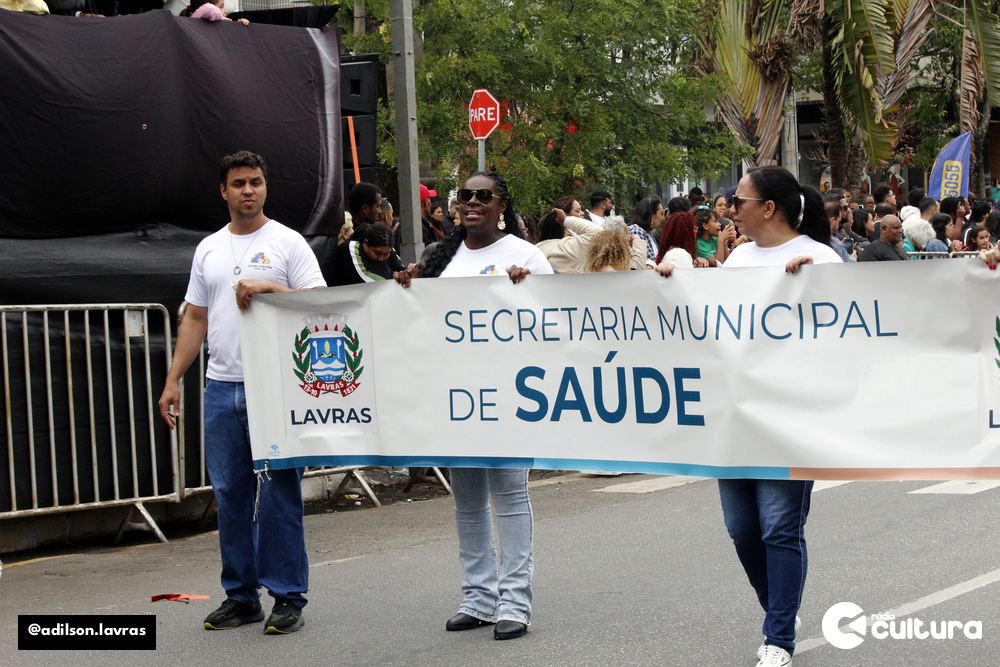 Escolas, entidades e forças de segurança no desfile de 7 de Setembro em Lavras