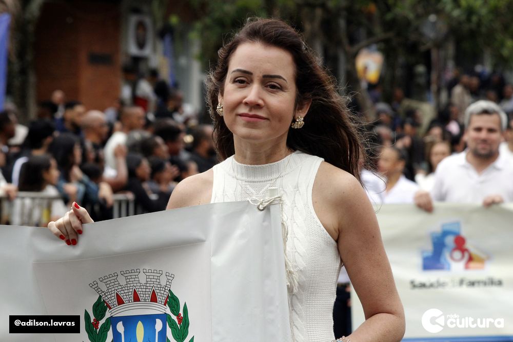 Escolas, entidades e forças de segurança no desfile de 7 de Setembro em Lavras