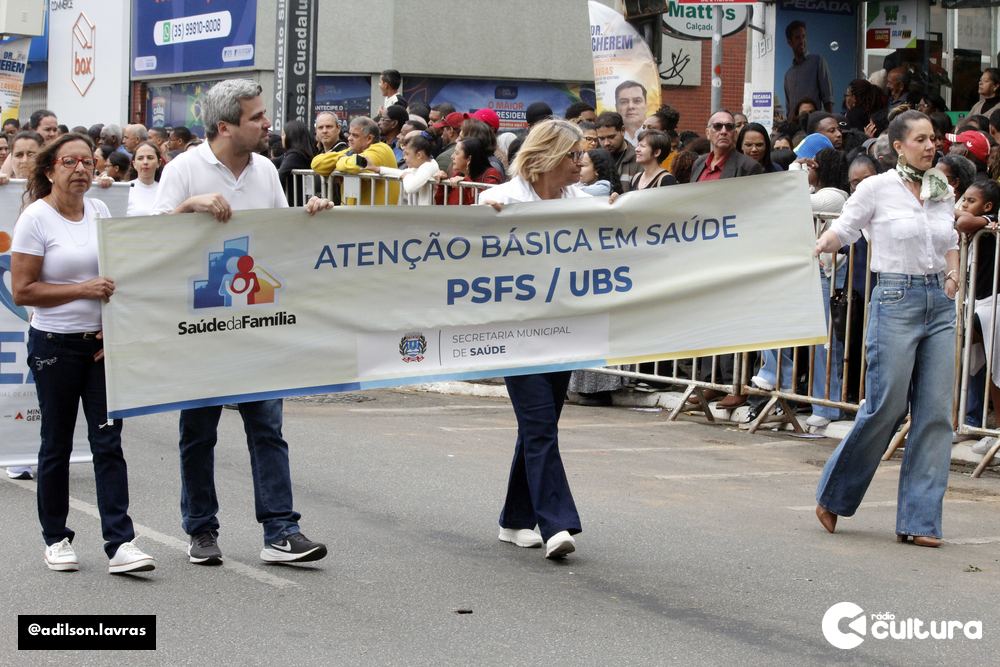 Escolas, entidades e forças de segurança no desfile de 7 de Setembro em Lavras