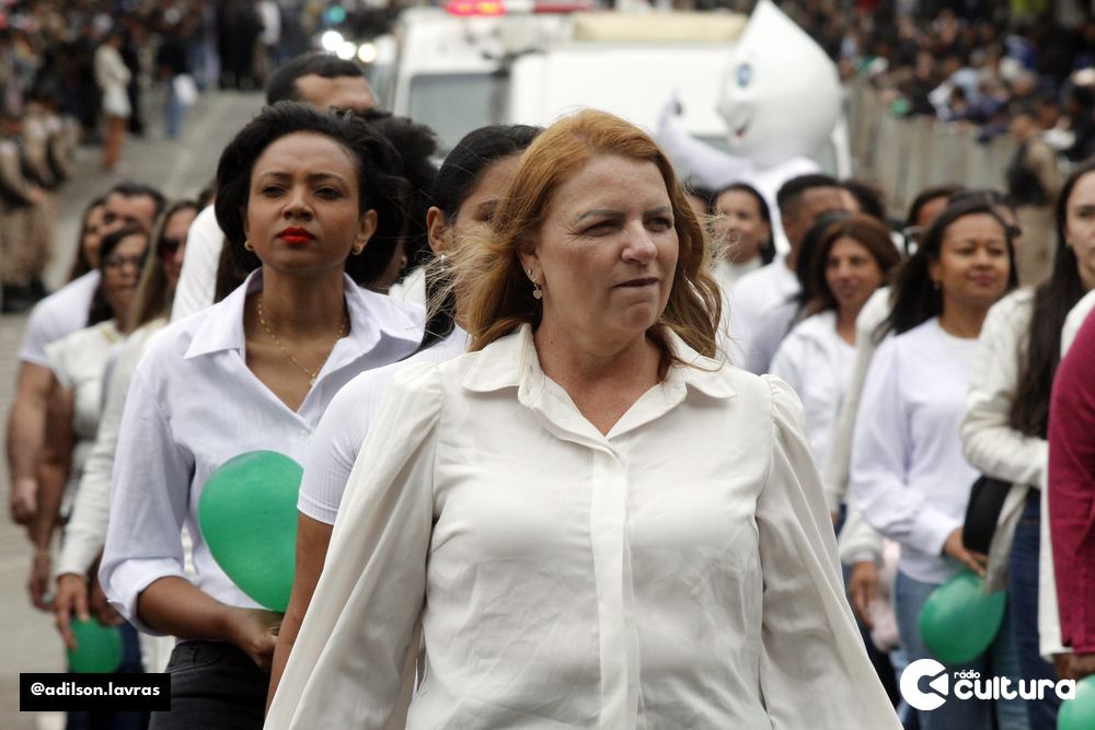 Escolas, entidades e forças de segurança no desfile de 7 de Setembro em Lavras