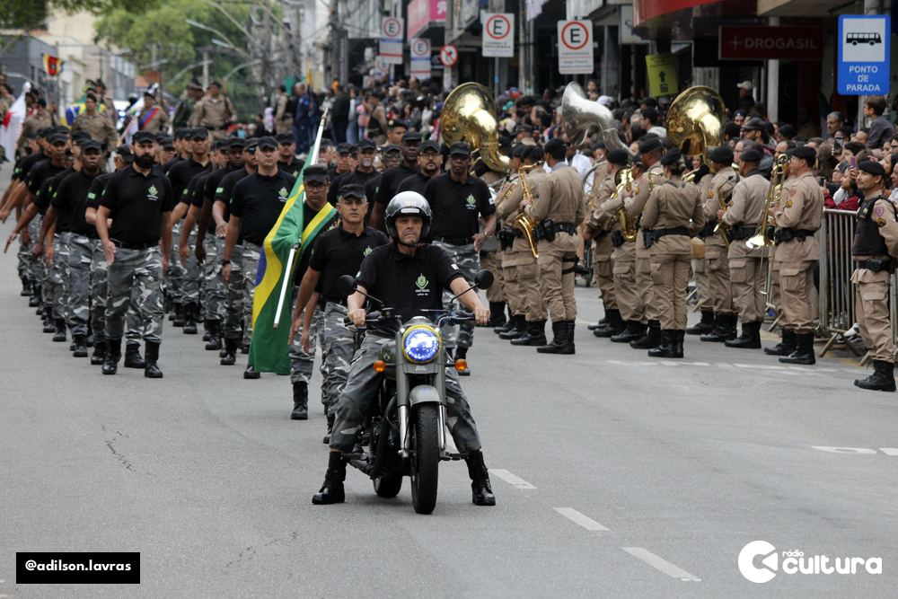 Escolas, entidades e forças de segurança no desfile de 7 de Setembro em Lavras