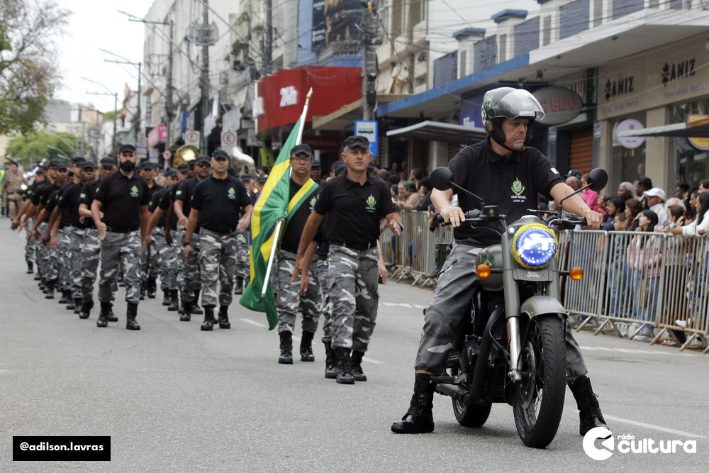 Escolas, entidades e forças de segurança no desfile de 7 de Setembro em Lavras