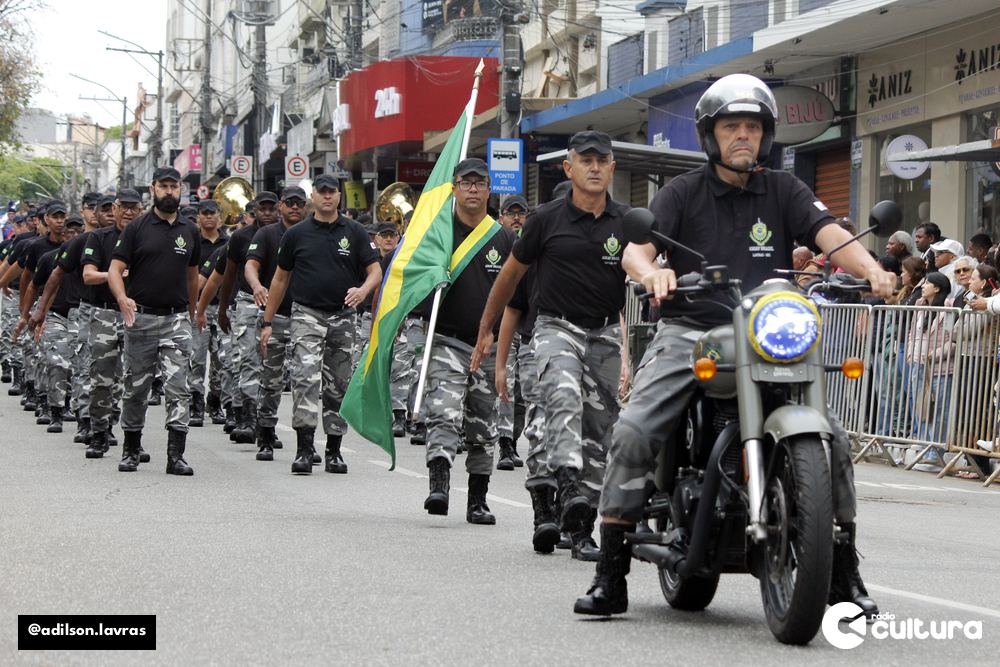 Escolas, entidades e forças de segurança no desfile de 7 de Setembro em Lavras