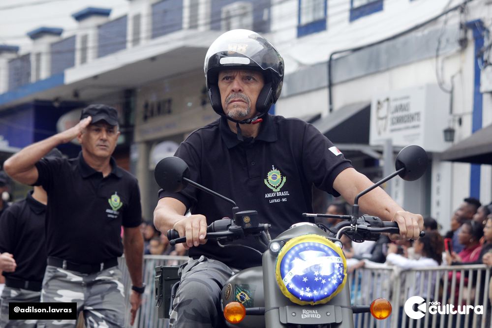 Escolas, entidades e forças de segurança no desfile de 7 de Setembro em Lavras
