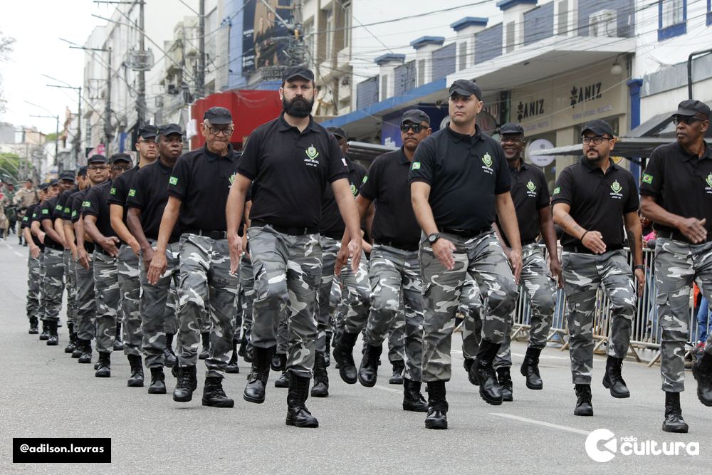 Escolas, entidades e forças de segurança no desfile de 7 de Setembro em Lavras