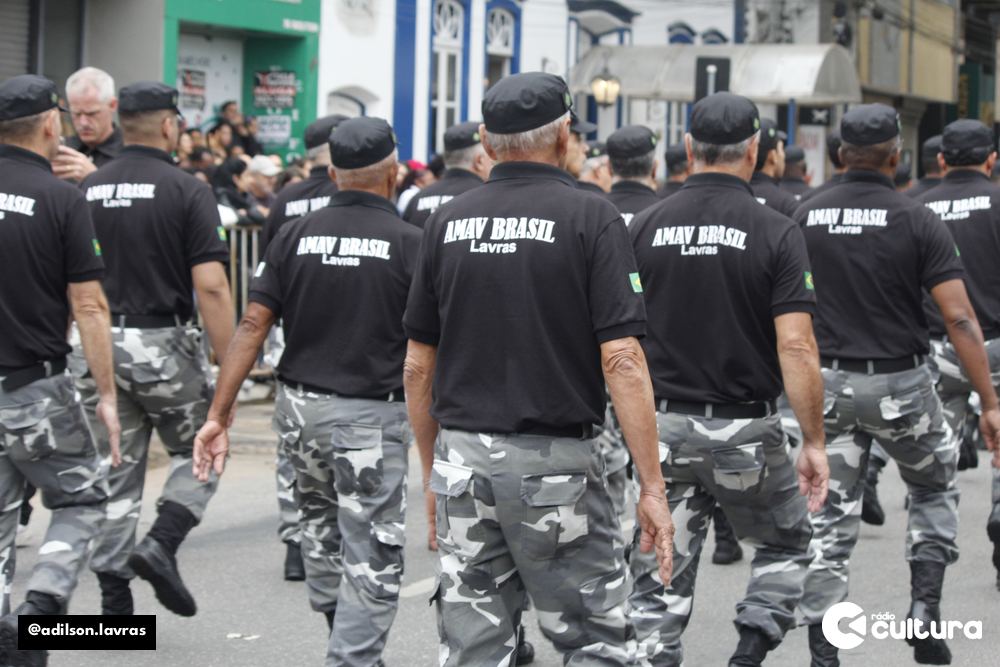 Escolas, entidades e forças de segurança no desfile de 7 de Setembro em Lavras
