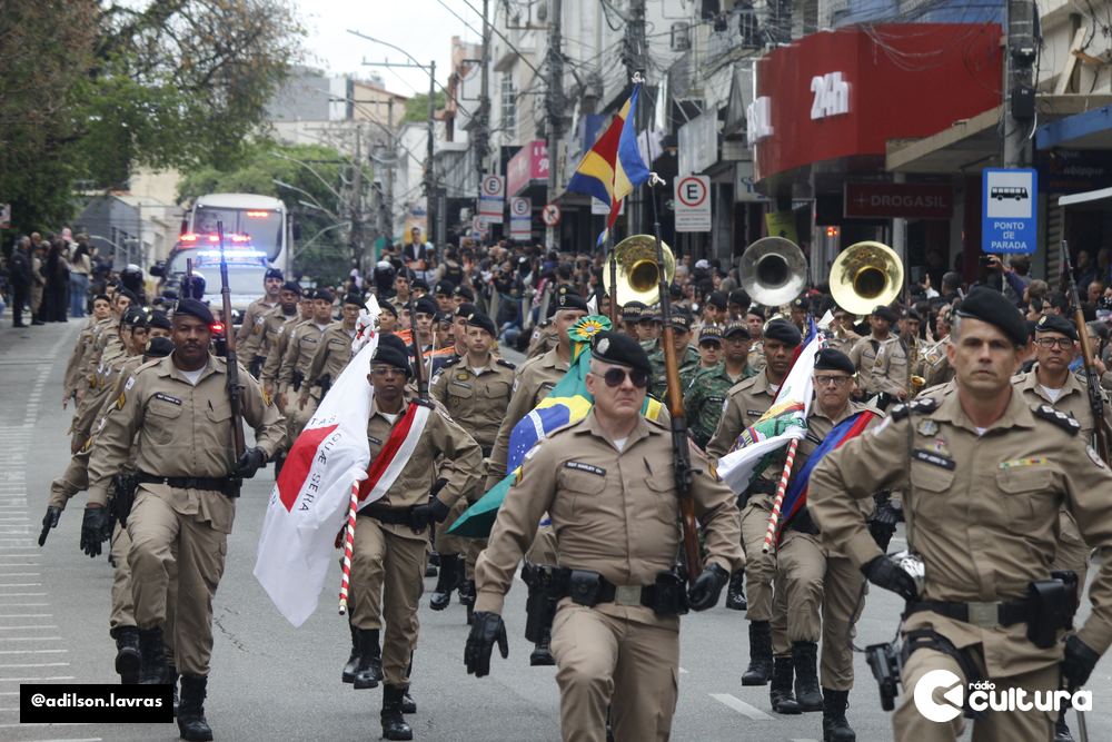 Escolas, entidades e forças de segurança no desfile de 7 de Setembro em Lavras