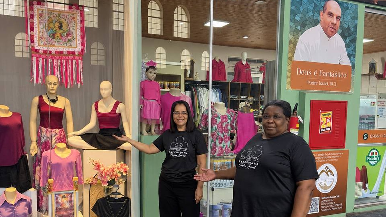 A vitrine do bazar, nas lojas 5 e 6 do Mercadão Municipal de Lavras · Foto: Rádio Cultura de Lavras