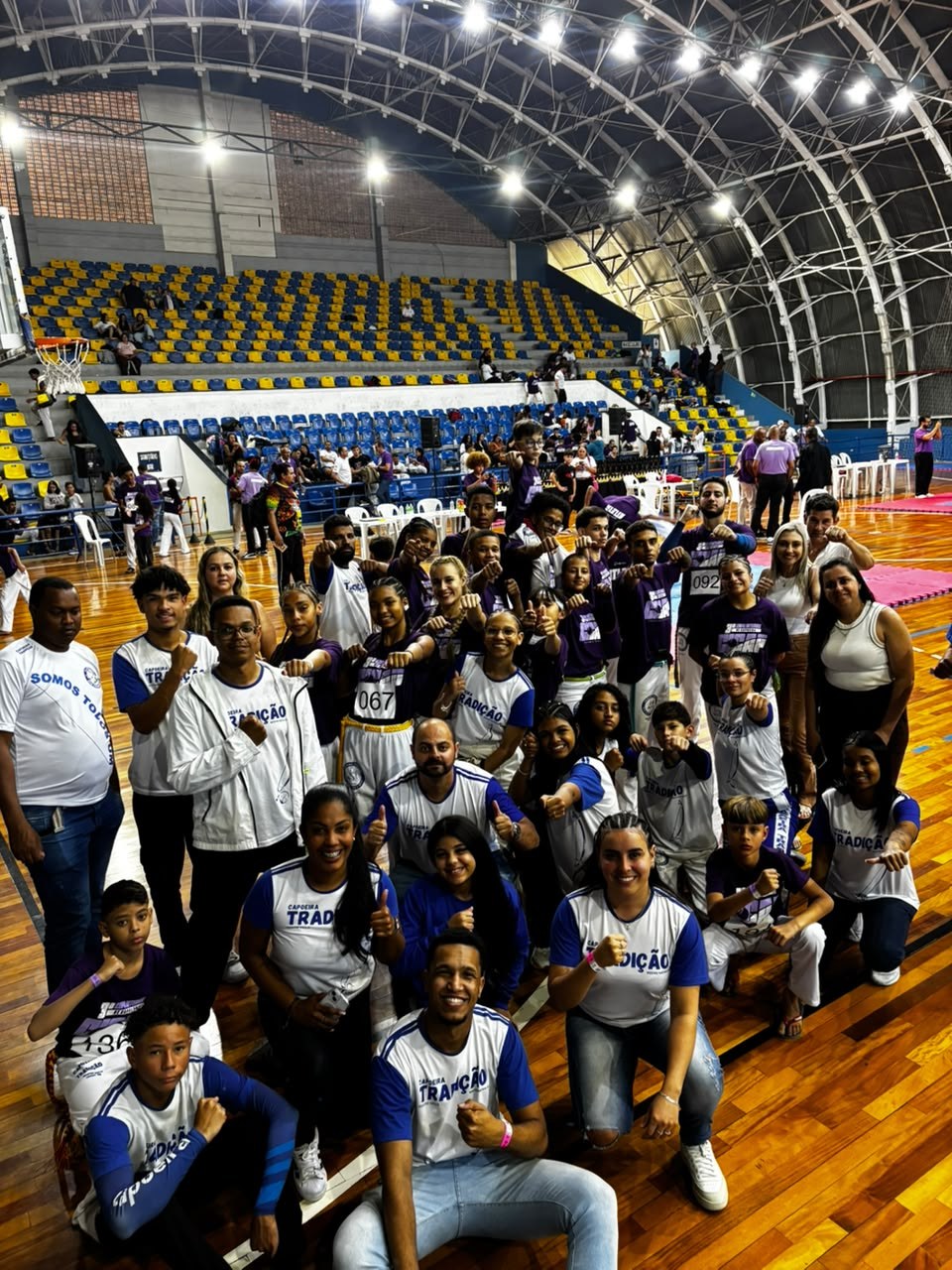 A delegação do Grupo Capoeira Tradição que representou Lavras na Copa Interior de Capoeira