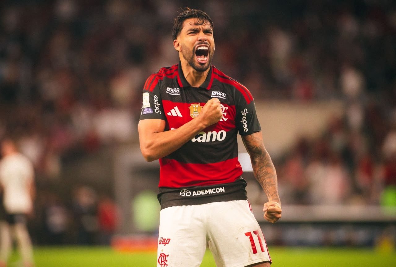 Lucas Paquetá vibra com a vitória sobre o Corinthians