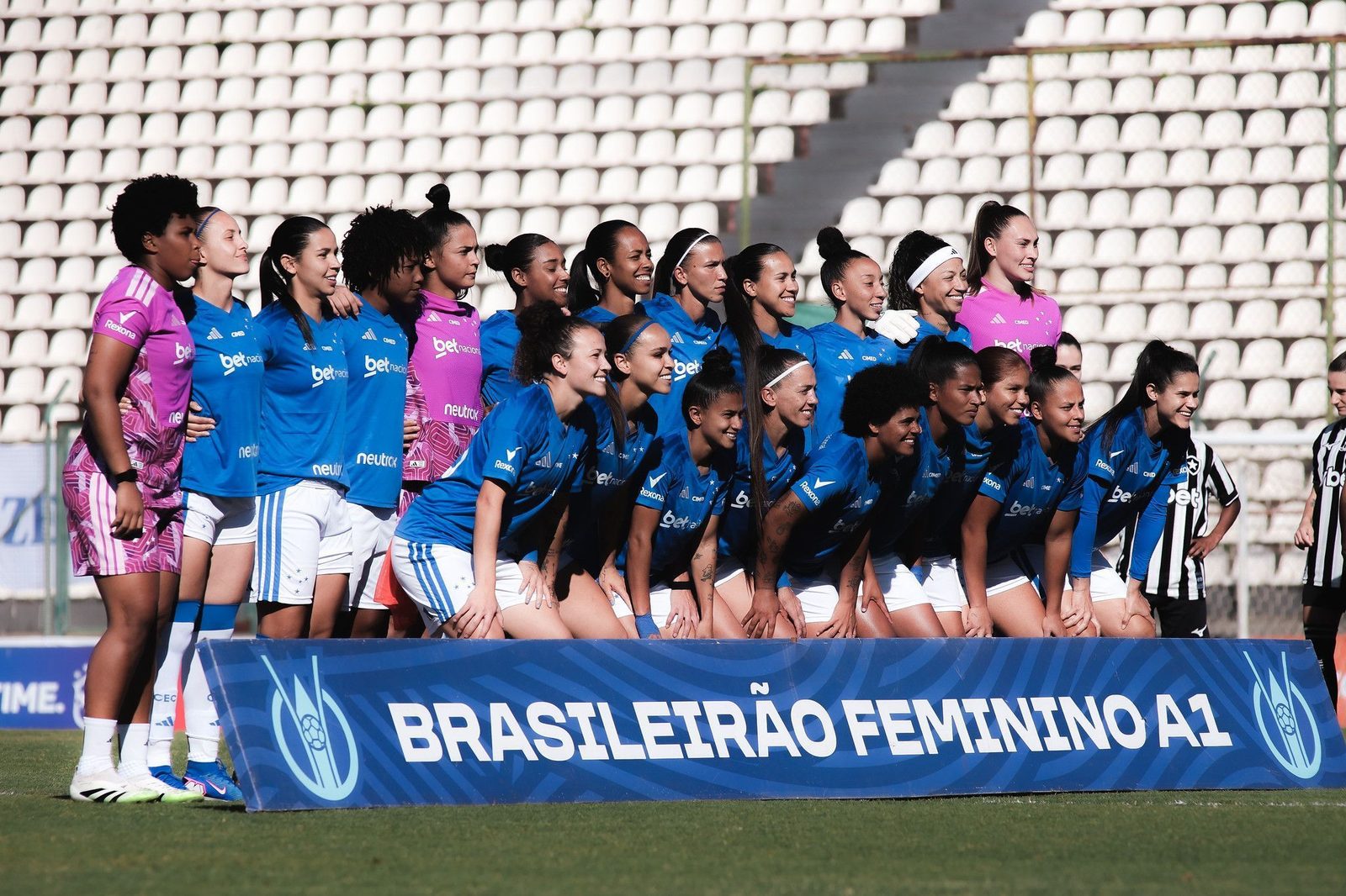 Elenco do Cruzeiro Feminino, que vai disputar a Libertadores pela primeira vez