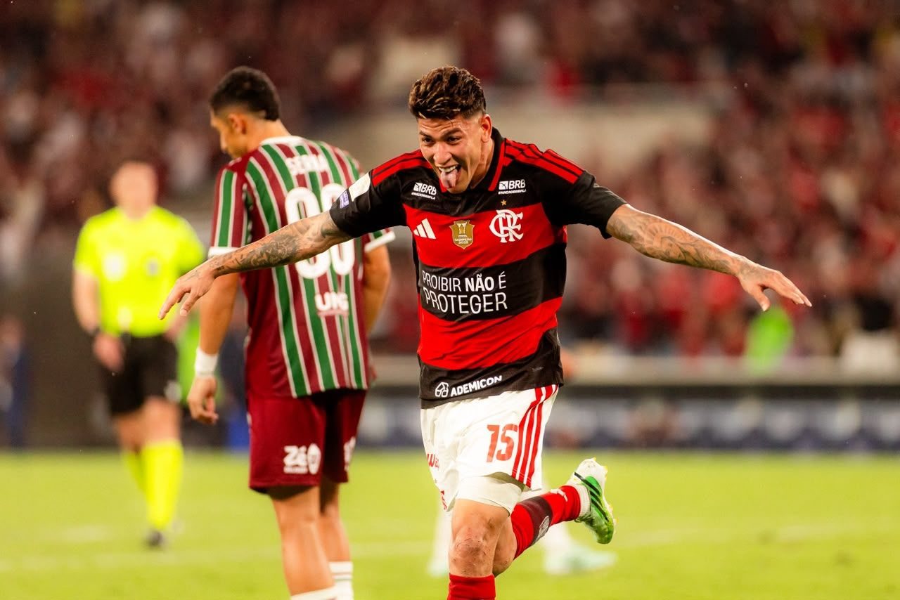 Carrascal comemora o gol da vitória sobre o Fluminense no Maracanã