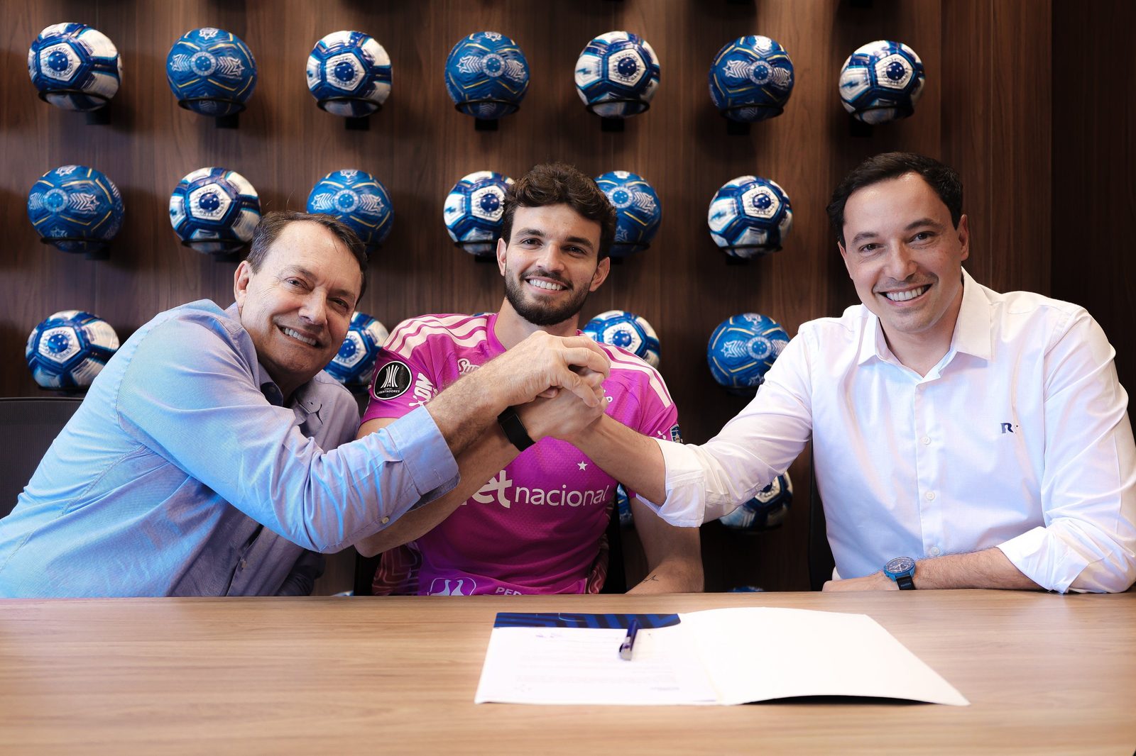 Otávio, titular da meta, assinou renovação até 2031
