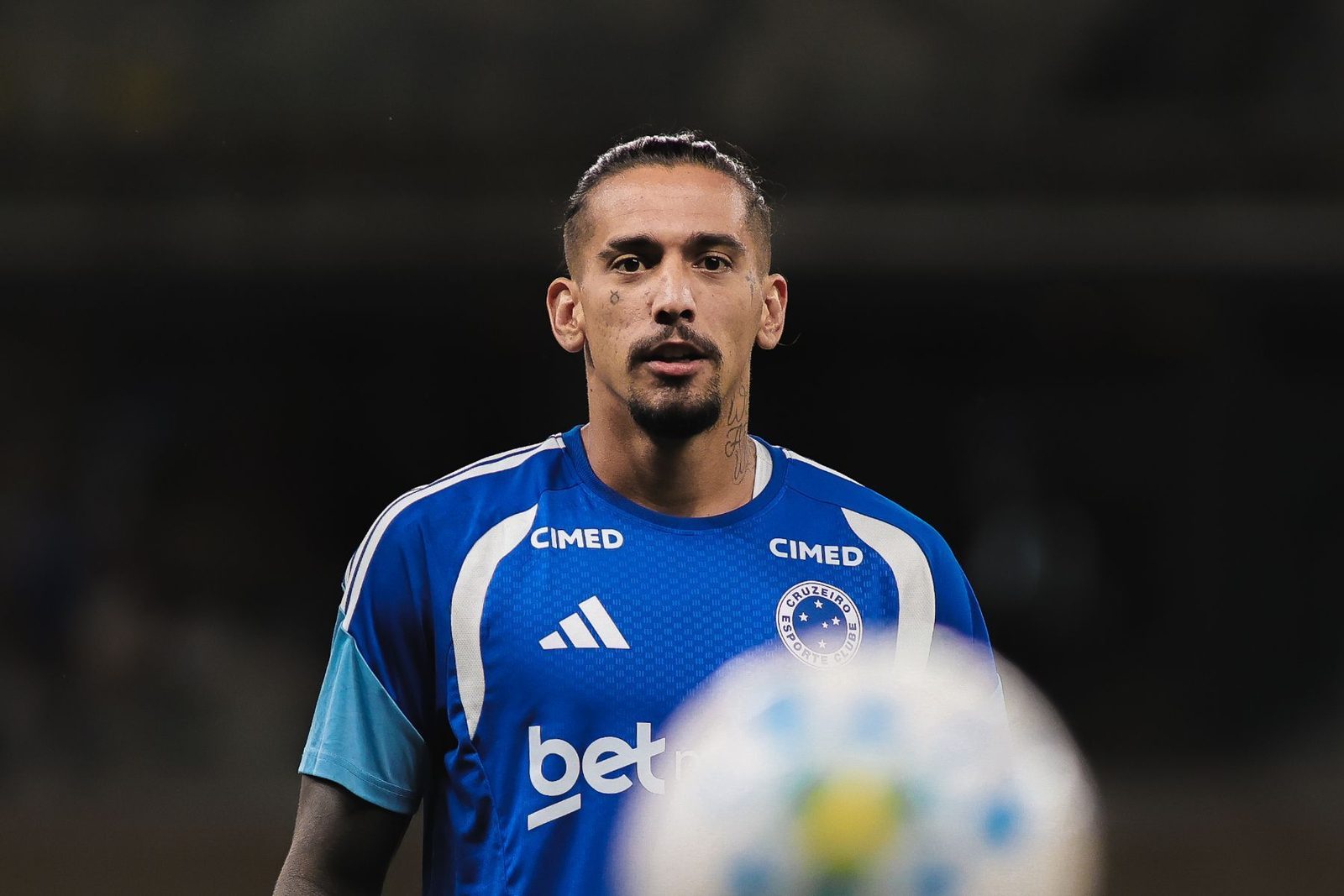 Chico da Costa fez 14 jogos com a camisa celeste em 2026