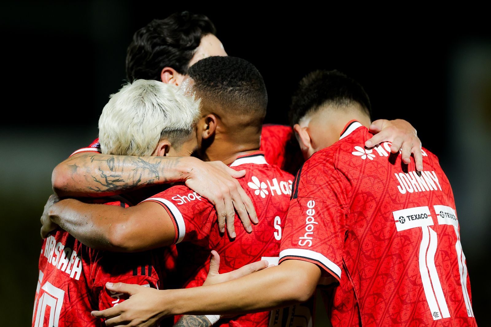 Abraço rubro-negro na goleada por 5 a 1 sobre o Mirassol